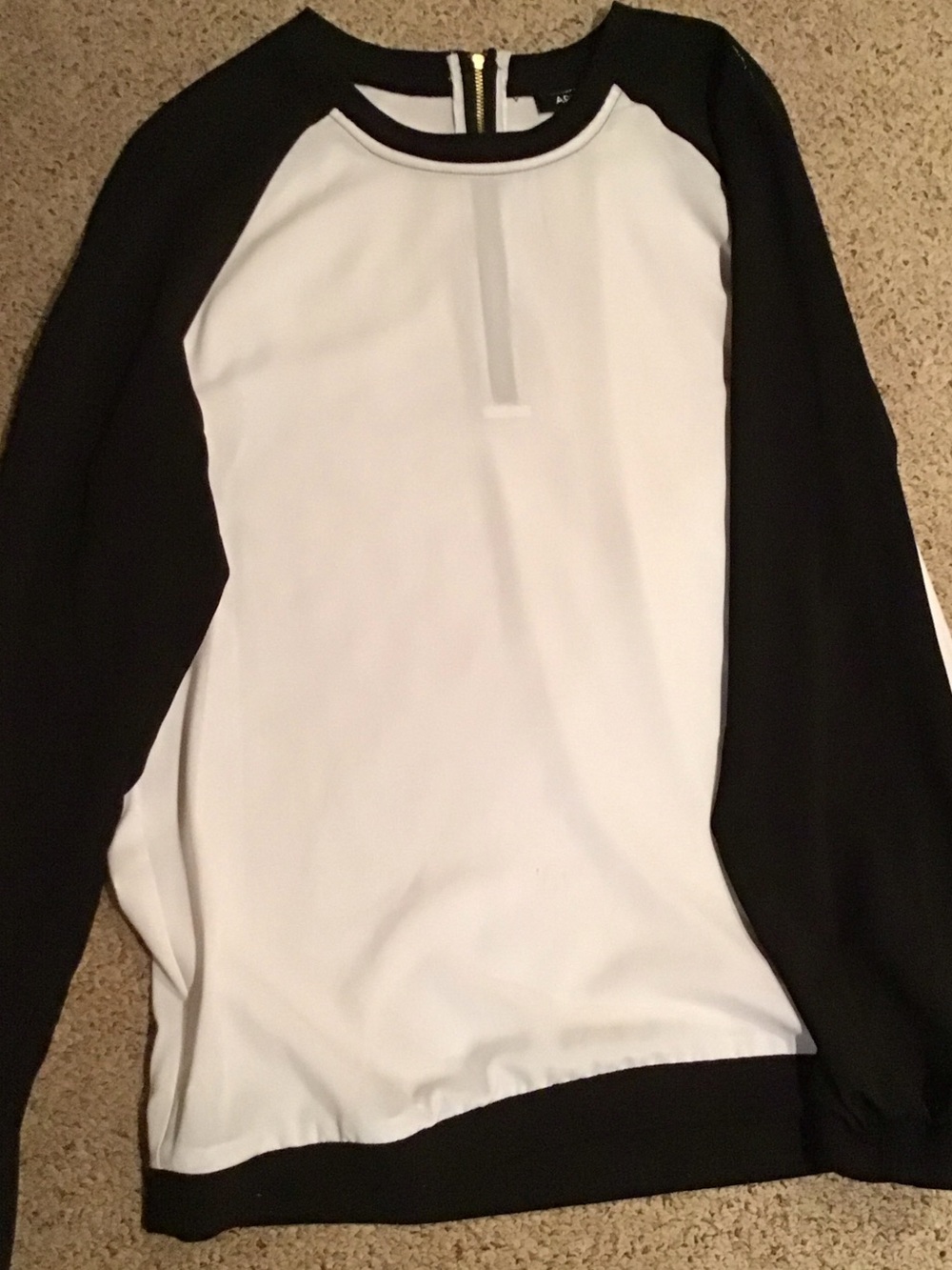 Apt. 9 Black and White Raglan Top